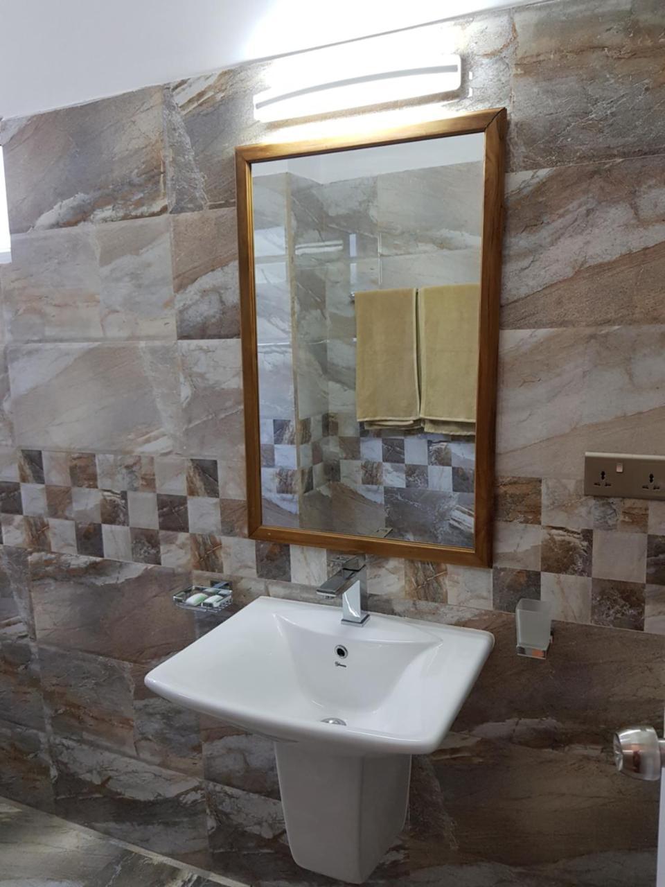 My Whales Guest House Banduramulla Екстер'єр фото