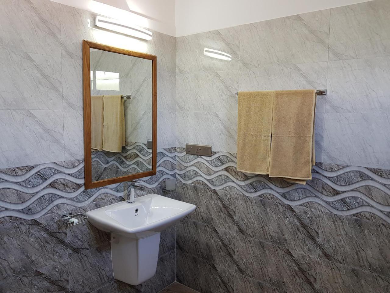 My Whales Guest House Banduramulla Екстер'єр фото